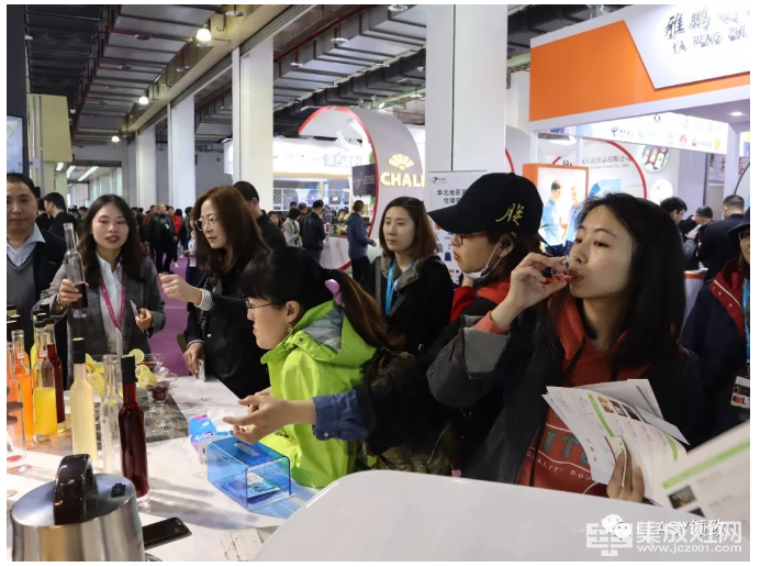 领致集成灶：领致携家用智能水果酿酒机首次亮相北京家庭用品展 火爆异常