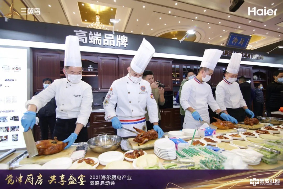 做烤鸭的不是挂炉 是烤箱 海尔食联网：在家也能吃北京烤鸭