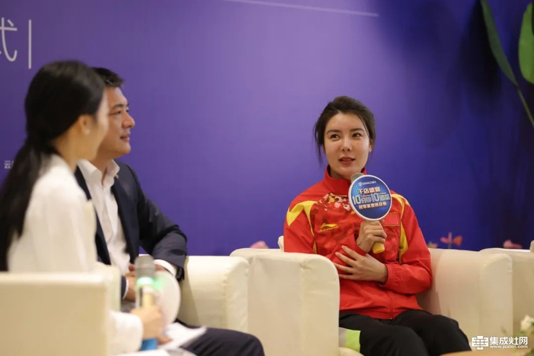 明星驾到 奥运冠军夫妇杜丽庞伟亲临板川总部 达成“冠军合作”