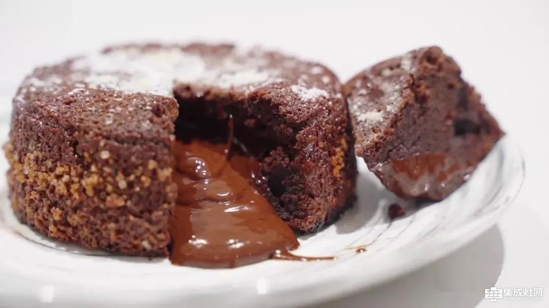 柏信集成灶自制巧克力熔岩蛋糕 吃出幸福感