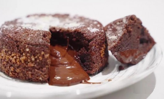 柏信集成灶自制巧克力熔岩蛋糕 吃出幸福感