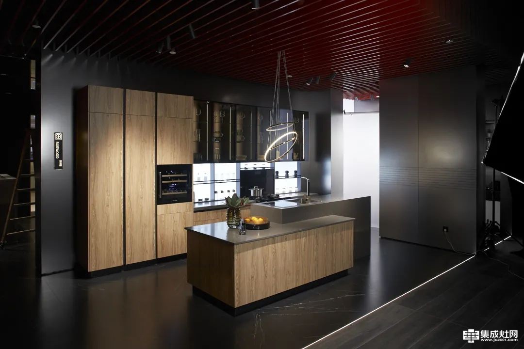 亿田高定厨房「柏伍德」系列   舒适自然 演绎高品质的生活格调