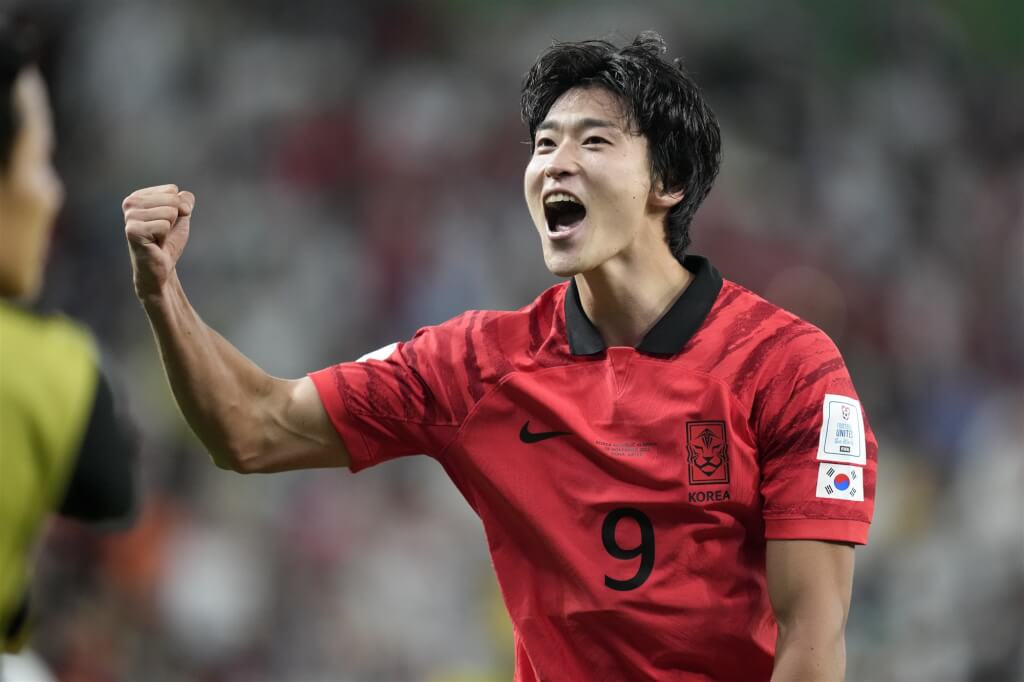 韩国队前锋曹圭成在小组赛3分钟内连进2球，缔造队史纪录。